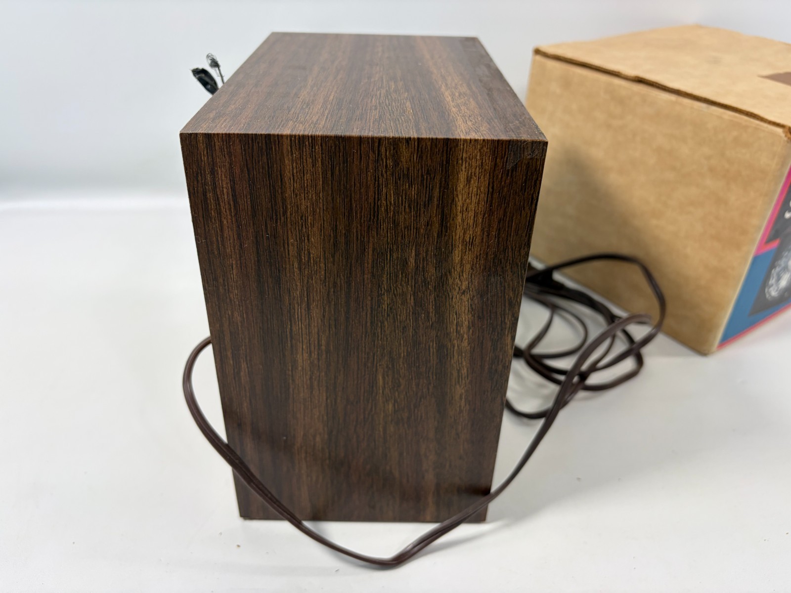 Vintage Realistic Wide Angle Strobe Walnut Veneer Finish 42-3009A WORKS