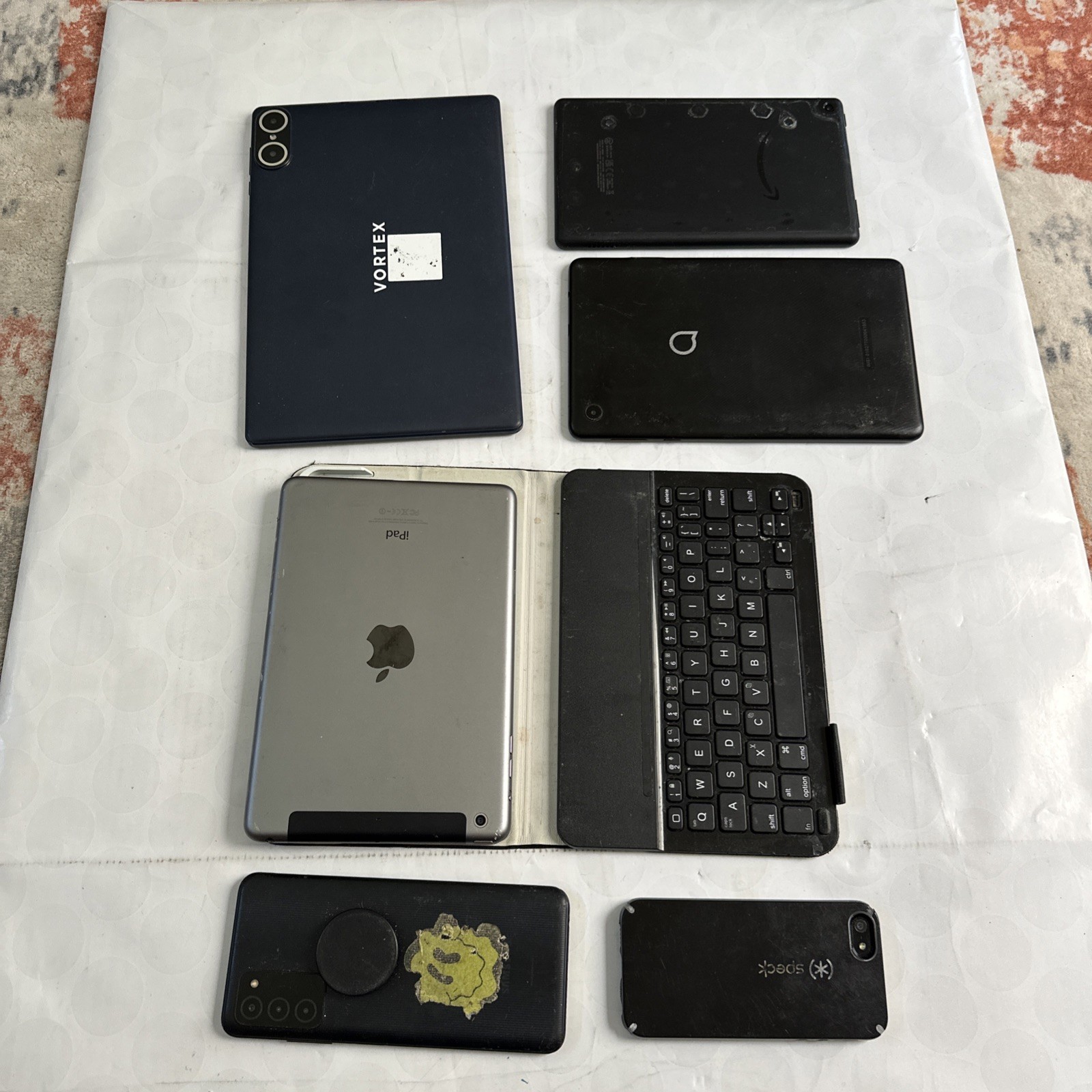 Lot’s of phone in and tablets. (#39).