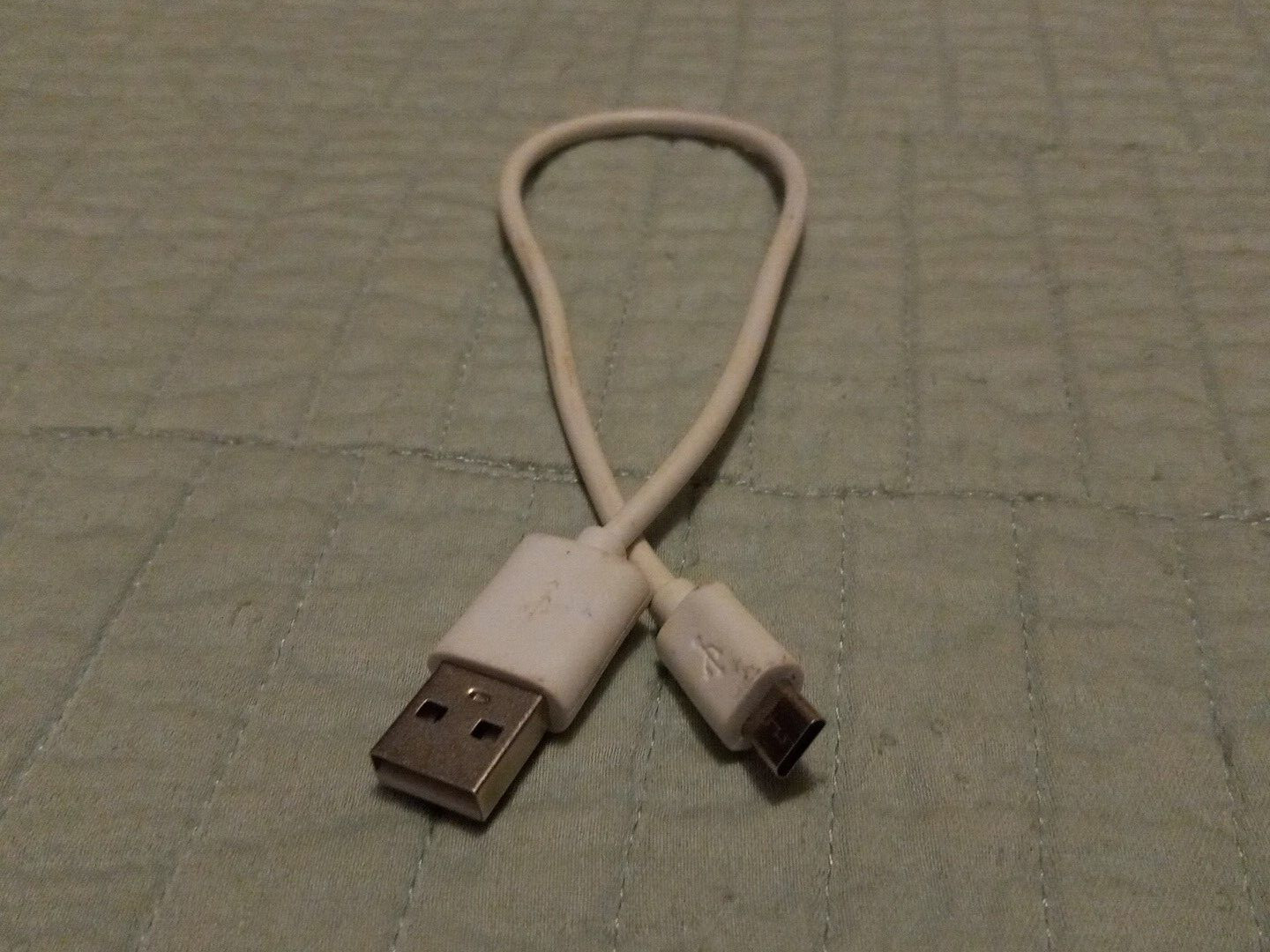 Lot Of 7 Mixed Assorted Apple Product Cords And Connectors USB Lightning Aux etc