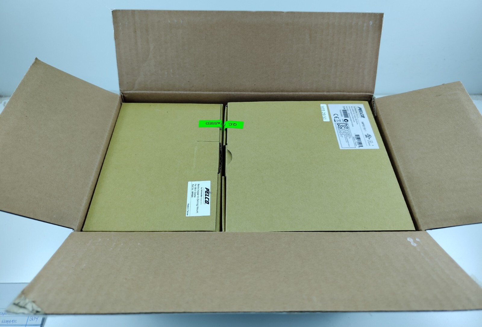 Pelco Sarix IMPS110-1 Environmental Indoor Mini Dome day Night In-Ceiling Mount