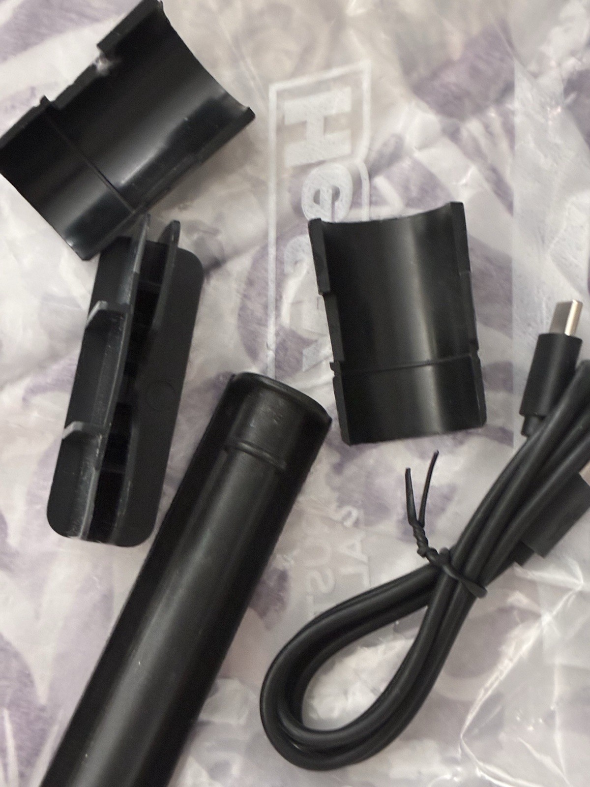 Mixed Lot of Electronics Cables, Chargers, and Power Adapters – Assorted Types