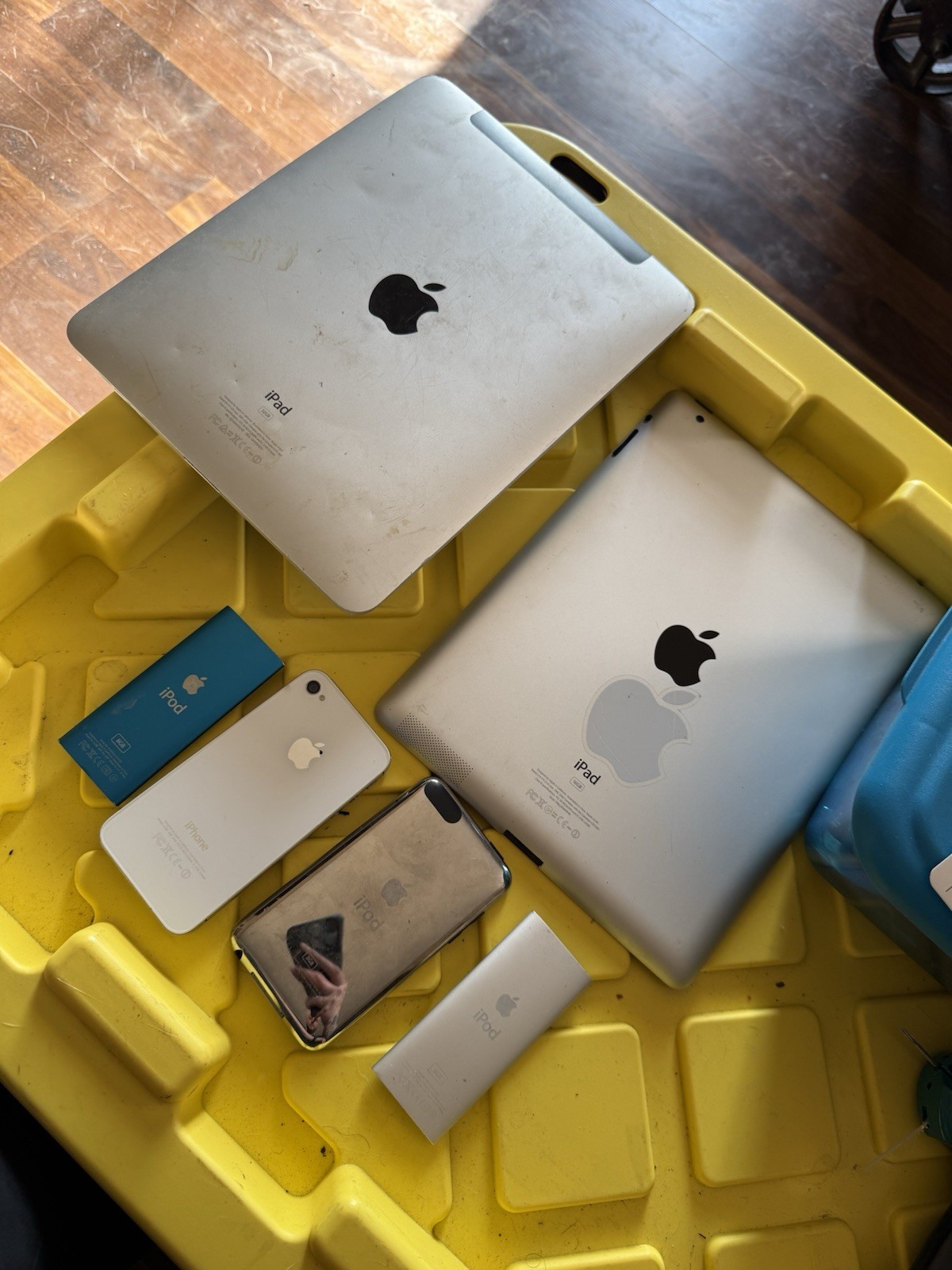 Apple Electronics Mixed Lot (as Is For Parts) *read Description*