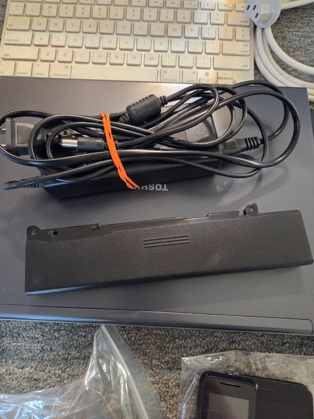 Toshiba Satellite – Lenovo ThinkPad – IPhone – Apple EarBud – Huge Mix DONT MIS