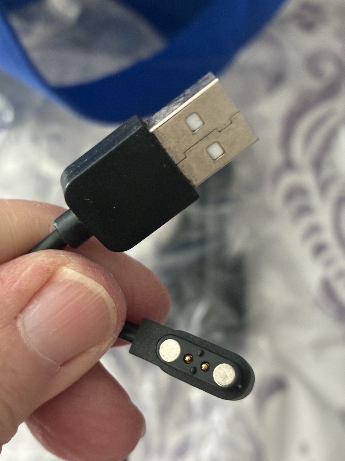 Mixed Lot of Electronics Cables, Chargers, and Power Adapters – Assorted Types