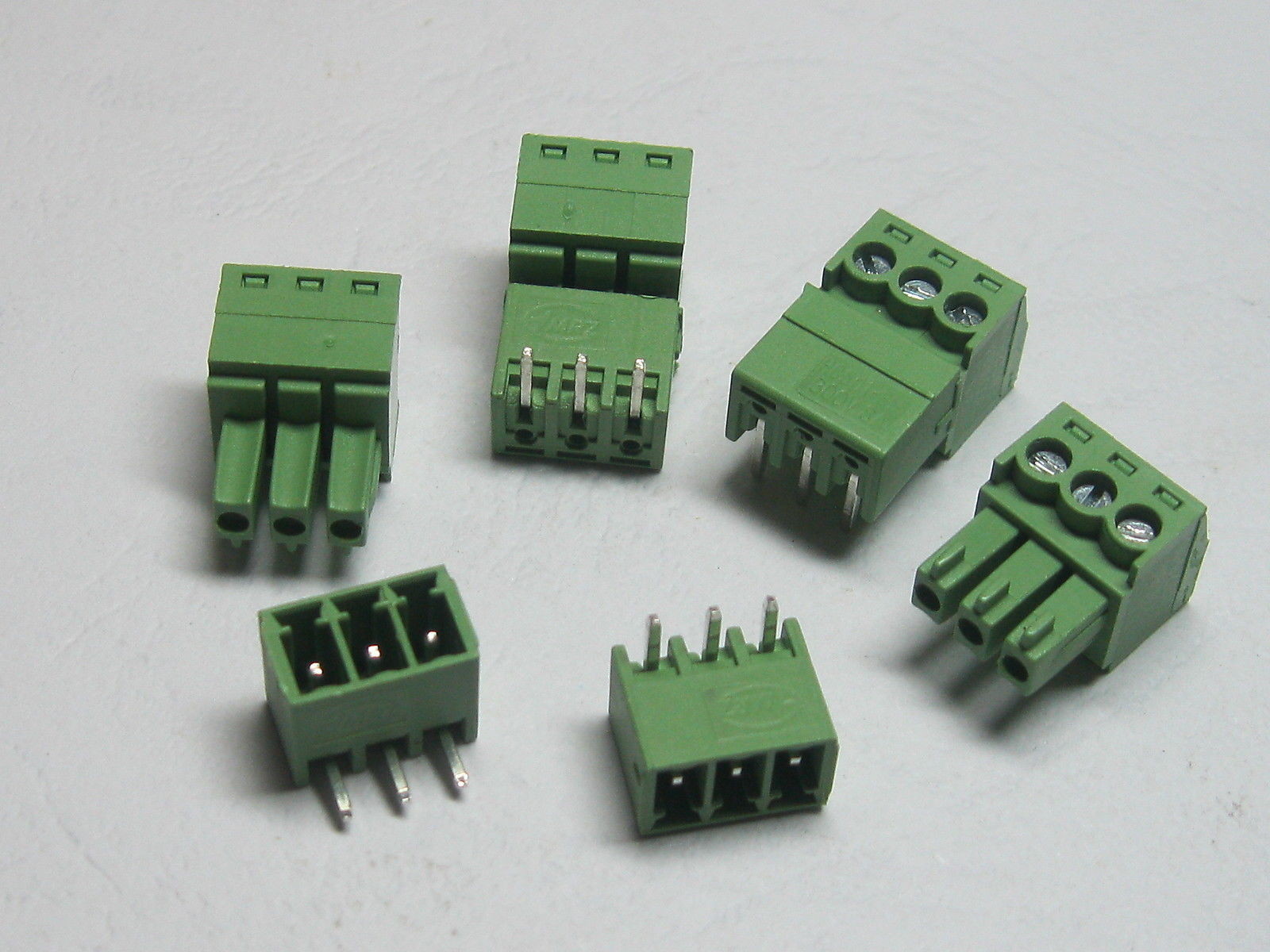 20 pcs Angle 90° 3 pin 3.5mm Screw Terminal Block Connector Pluggable Type Green