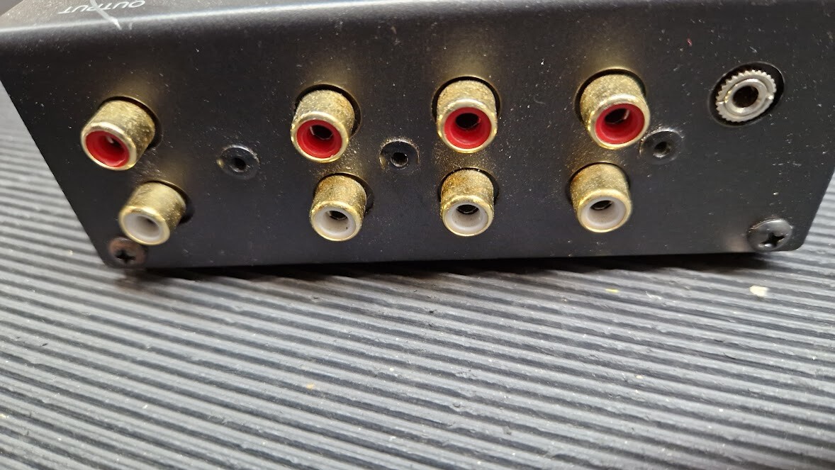HQ ASWITCH-4 Stereo Input Control Box – Used, Scratches, Working