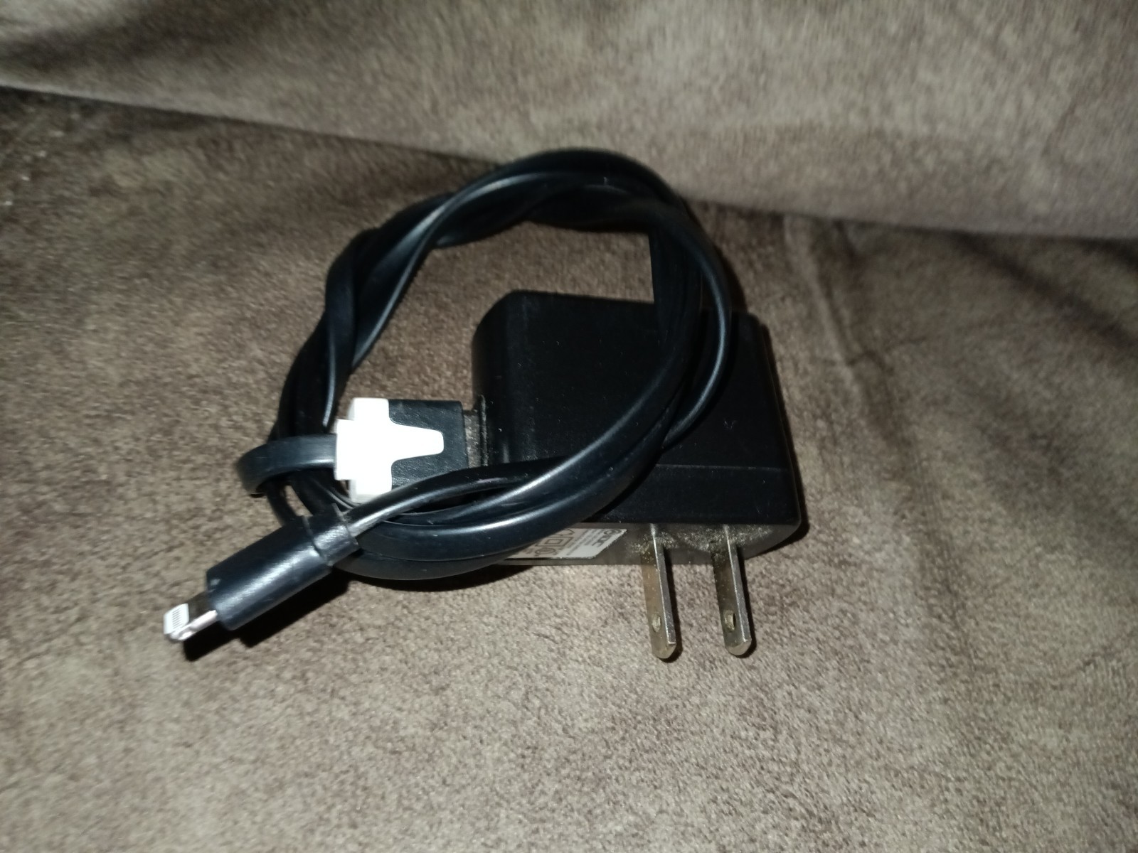 RadioShack & Hon-Kwang Mixed Lot AC Adapter Battery Charger Micro USB VGA Cable