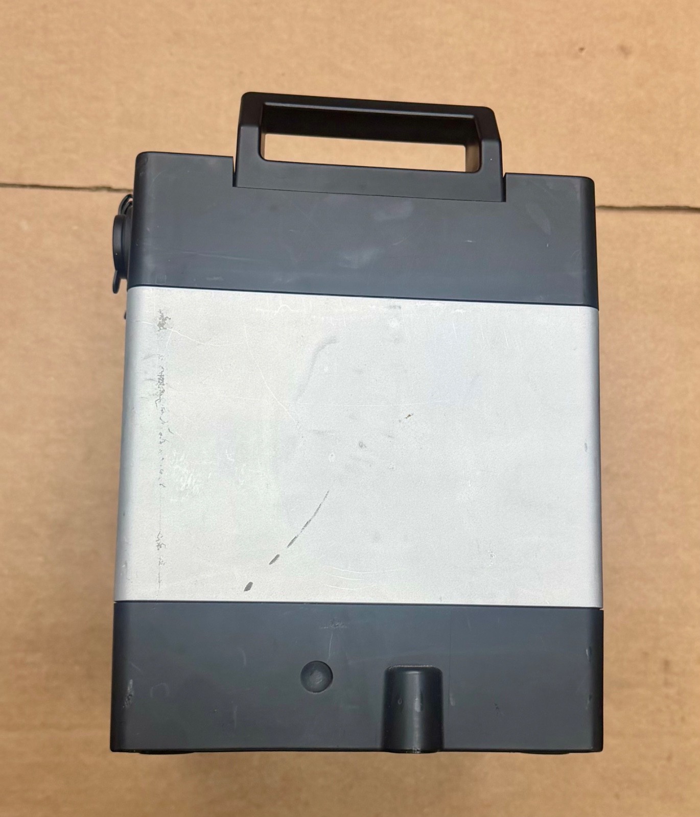 CAKE Osa power pack doubles as charging workstation lithium 5V 12v outlet