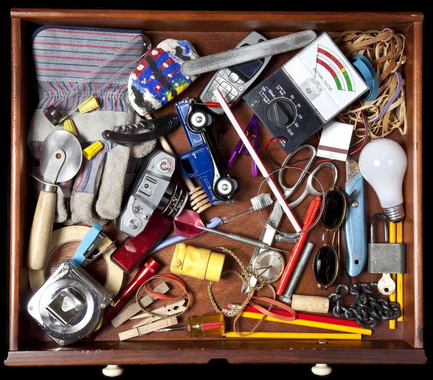 10 pound box of ” Manifested ” items from Estate Liquidation Service,NY-LKN#0407