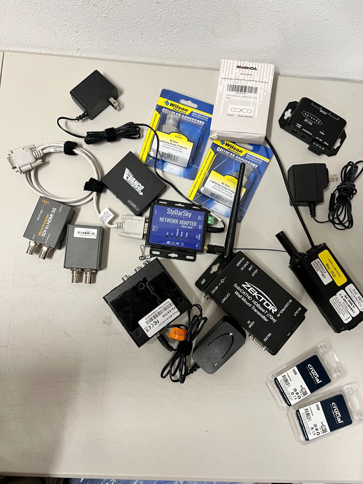 MISC ELECTRONICS LOT (MOSTLY TRANSMITTERS/RECEIVERS)