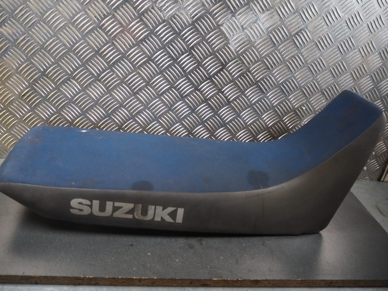 SUZUKI DR800 1992 45100-31D02 SEAT 12939
