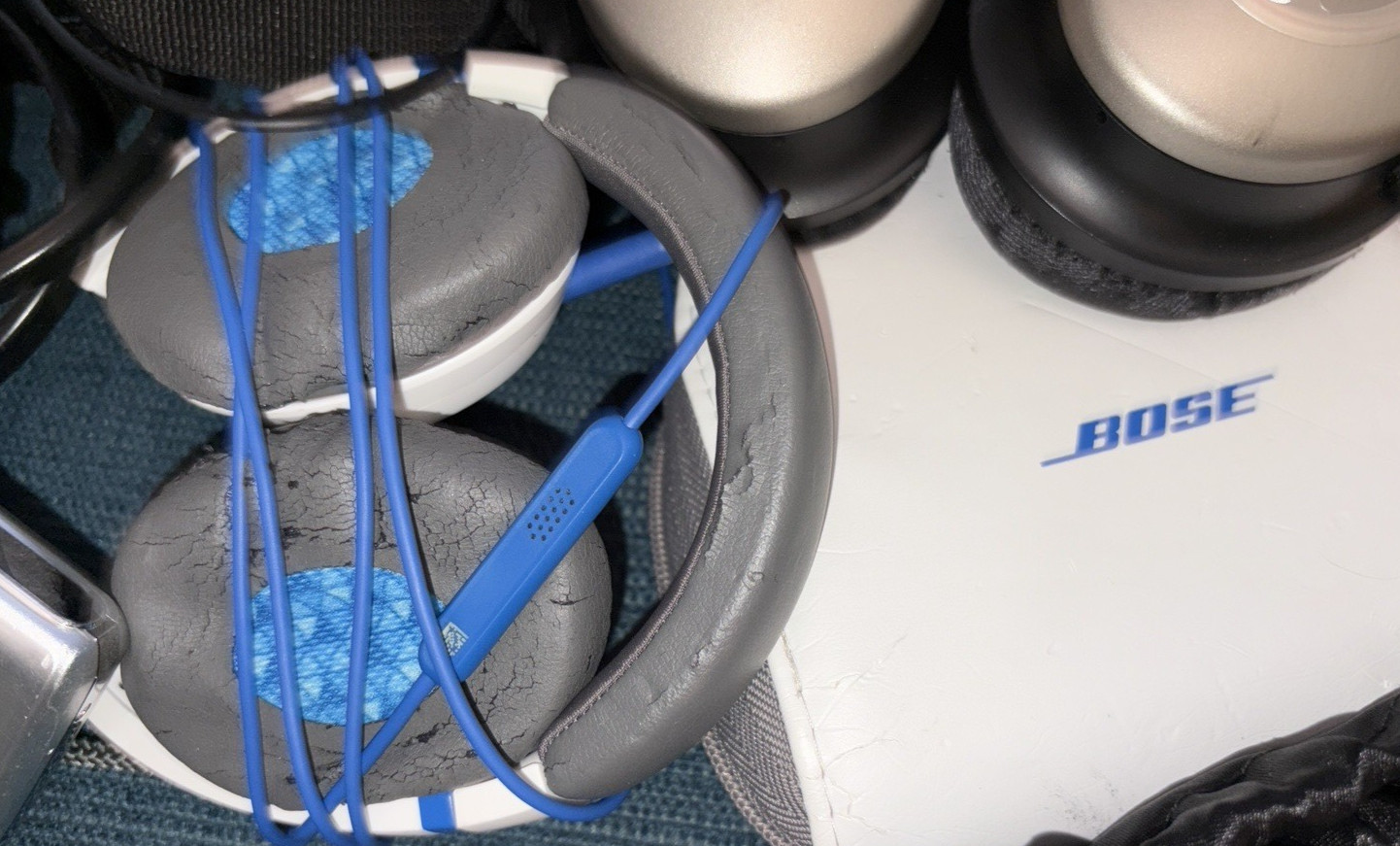 Lot: 3 Bose QC Headphones, Olympus FE-340 Camera, 3 Apple Earbuds – Electronics