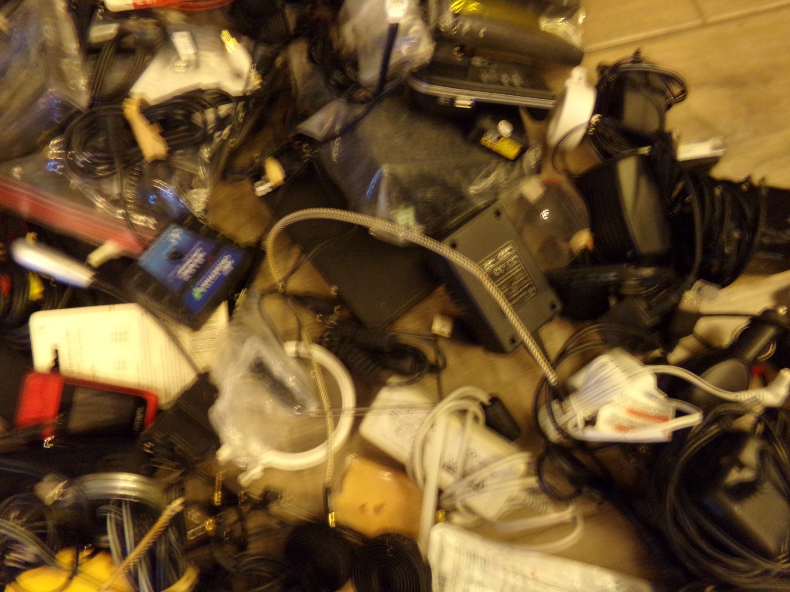Mixed Lot of Electronics Cables, Chargers, and Power Adapters – Assorted Types +