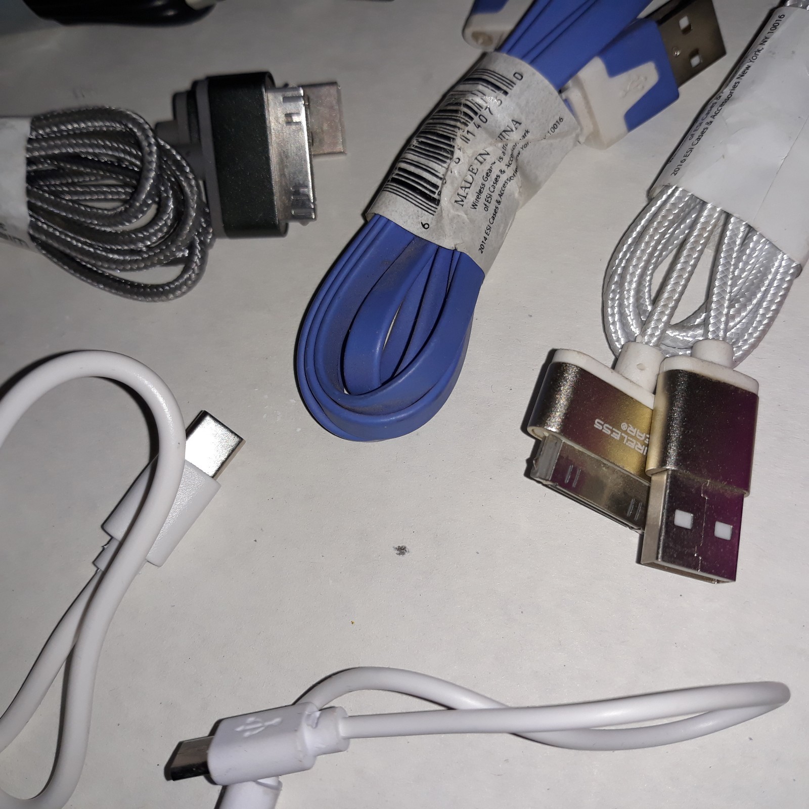 MIXED LOT ELECTRONICS – EARPHONES,PHONEChargers, FINAL FANTASY+MORE SEE PICTURES