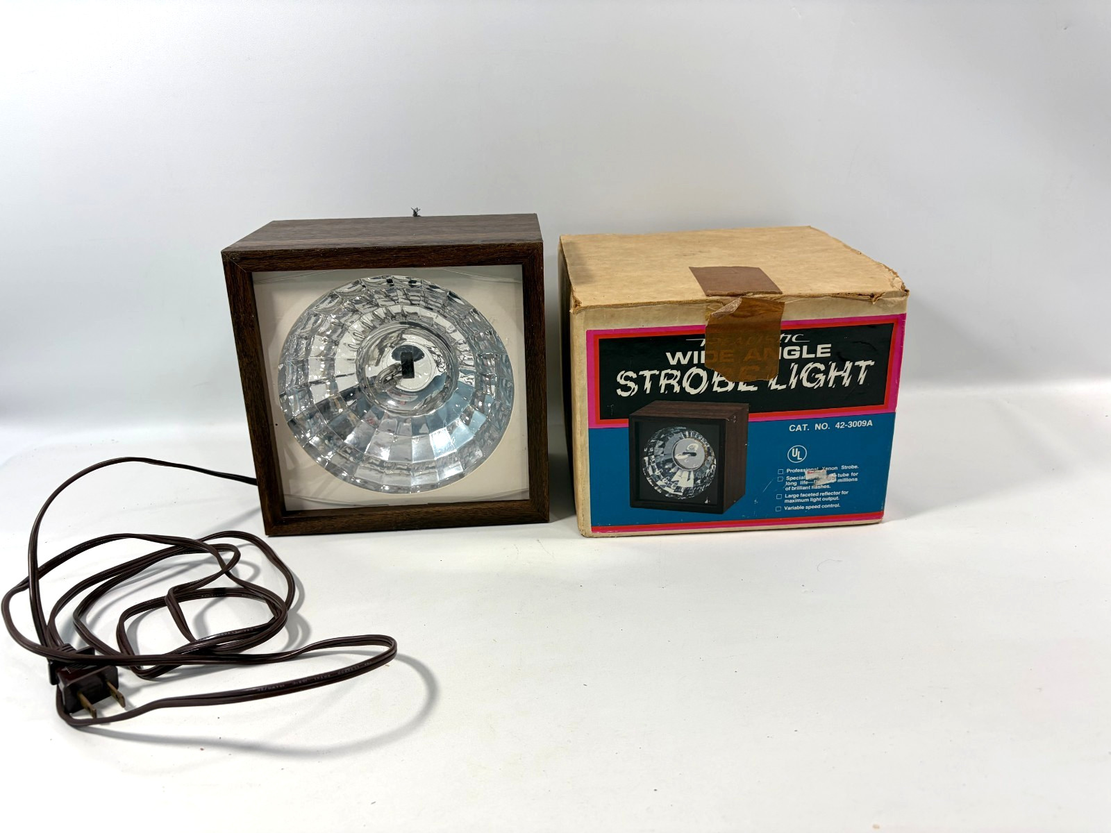 Vintage Realistic Wide Angle Strobe Walnut Veneer Finish 42-3009A WORKS