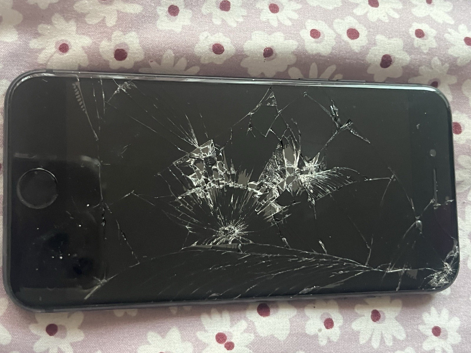 Mixed Lot Of Apple Products. !!!Parts Or Repair As Is Sale Cracked Screen
