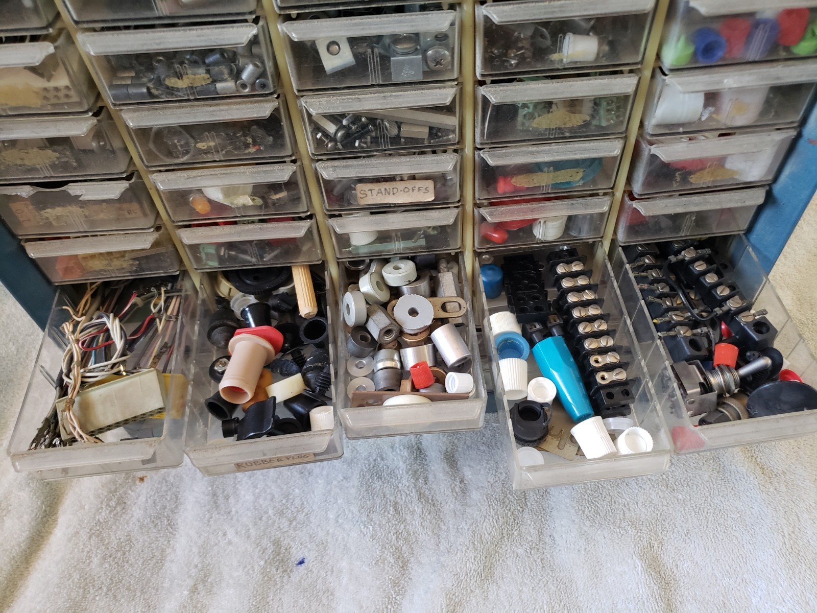 ELECTRONICS BUSINESS MAN TOOL BOX FULL OF ELECTRONICS 10 ROLLS/50 DRAWS FULL