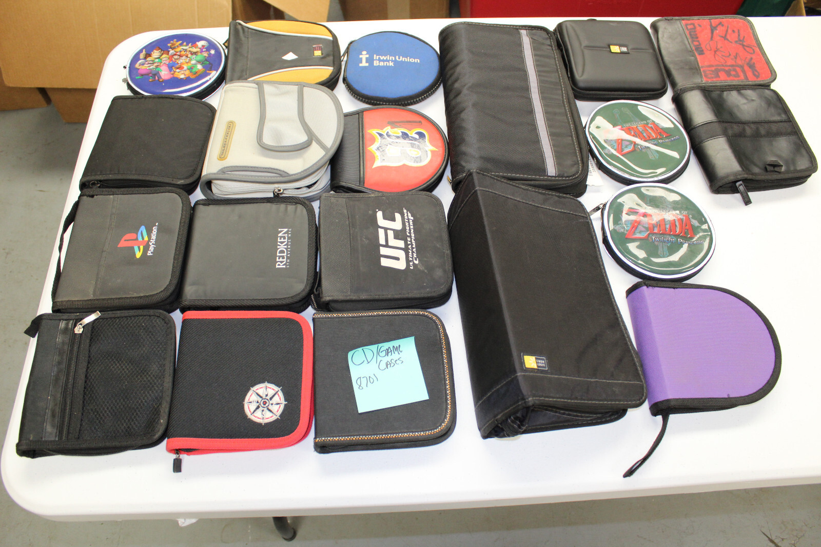 Mixed Lot of 20 CD/DVD/Video Game Disc Travel Cases Playstation Zelda