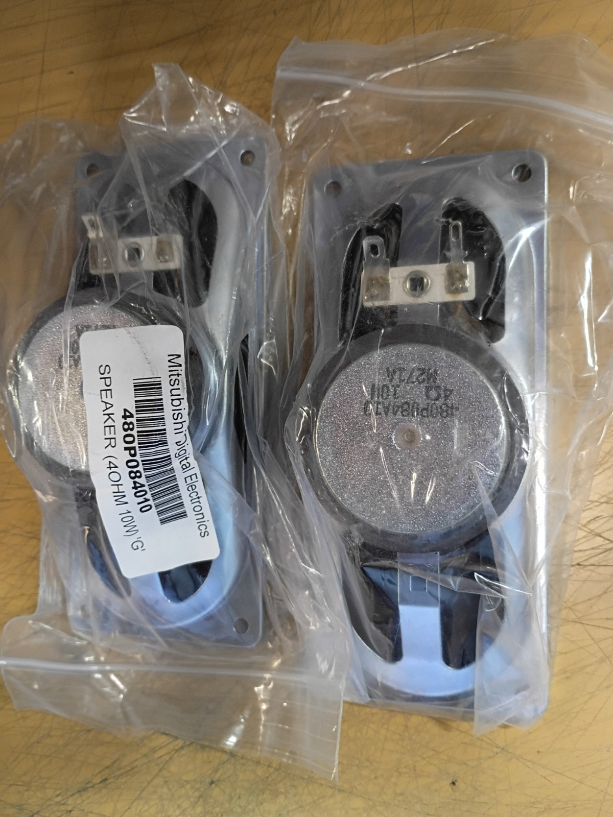480P080010 Mitsubishi Speaker Set