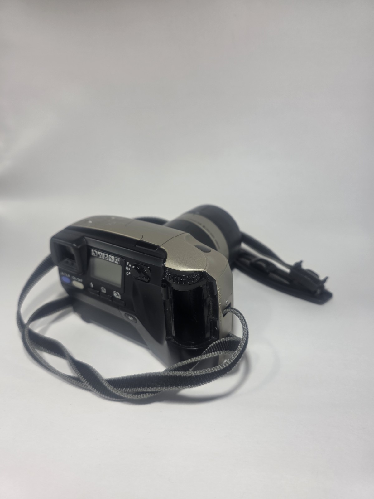 Minolta Film Camera with Zoom Lens – Untested – Sold As-Is for Parts or Repair