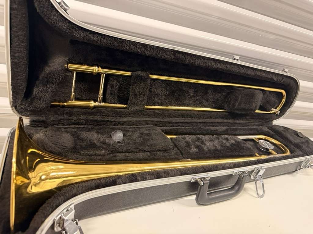 Getzen 351 / 451 Tenor Trombone with Hard Case – Brass Bb Student Intermediate