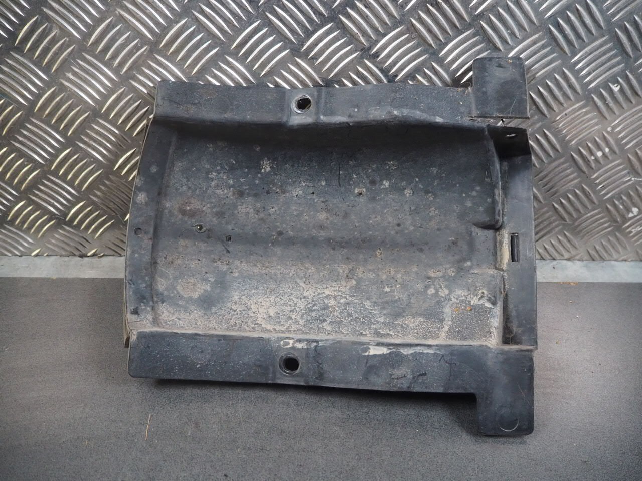 SUZUKI DR800 1992 63112-31D00 INNER FENDER B REAR 12915