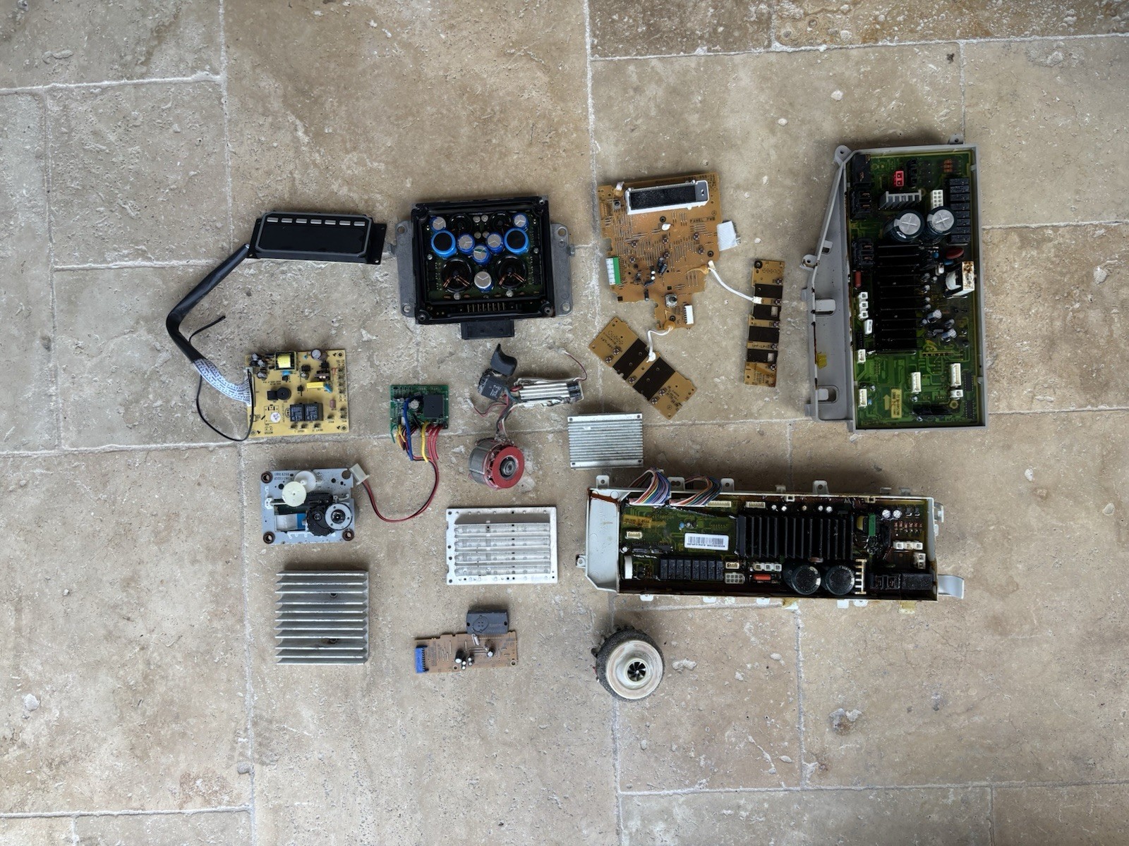 Miscellaneous Electronics – Not Working For Parts