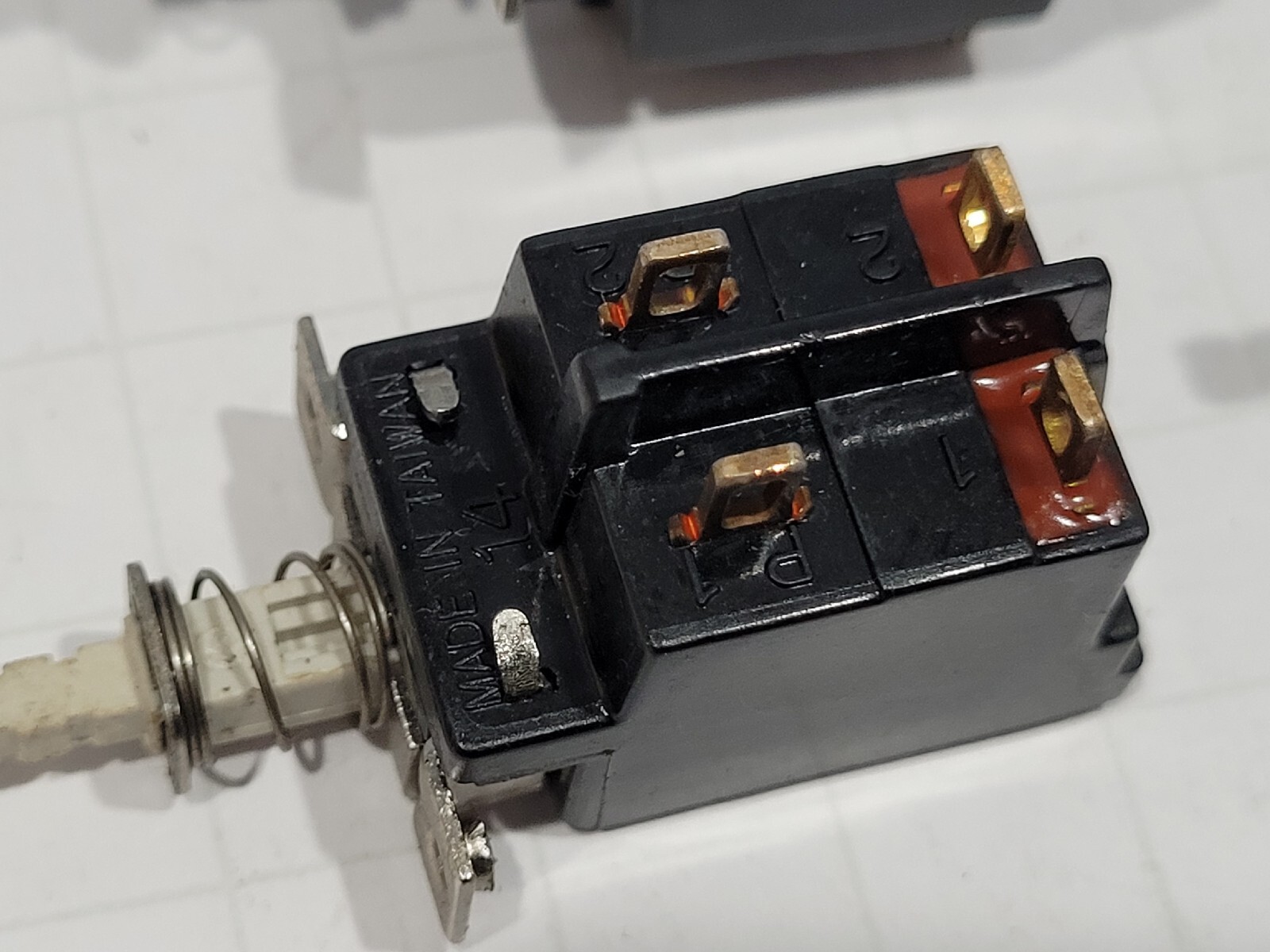 4pc RONG FENG SS-160 Self-locking button power switch TV-5