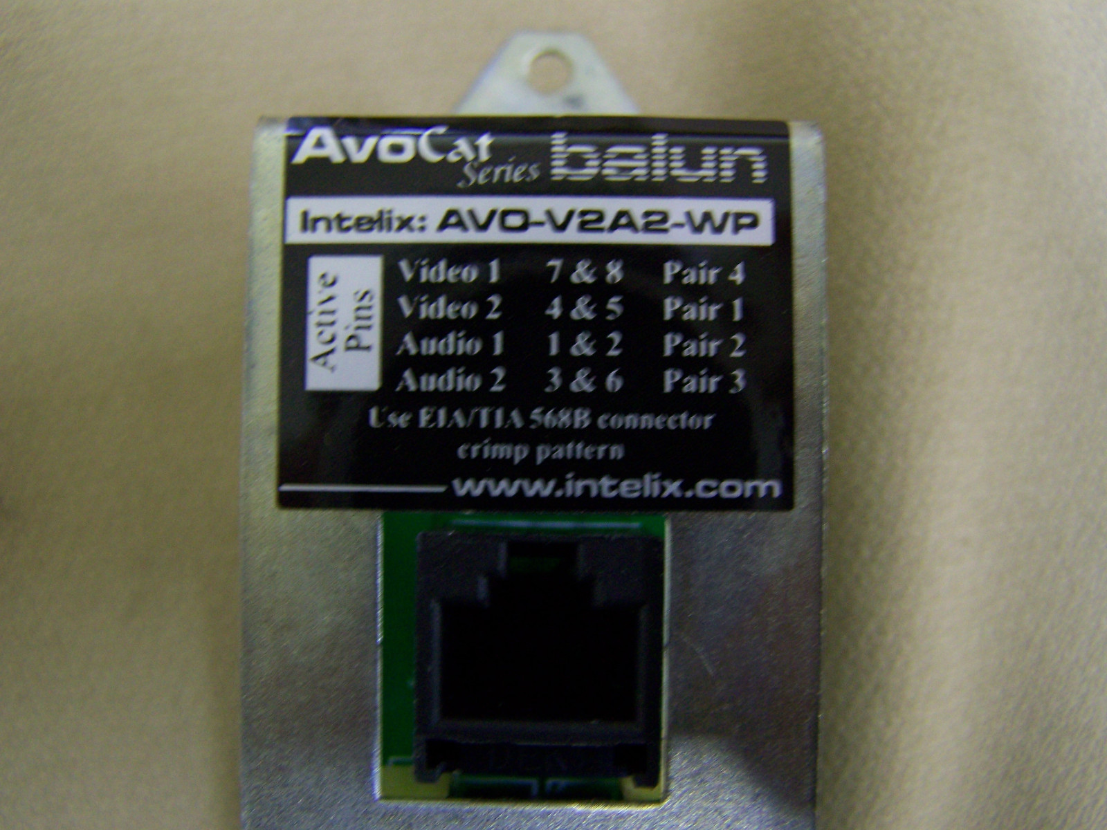 Intelix AVO-V2A2-WP Video s Stereo Audio Cat-5/6 Wallplate Balun/Extender w/RJ45