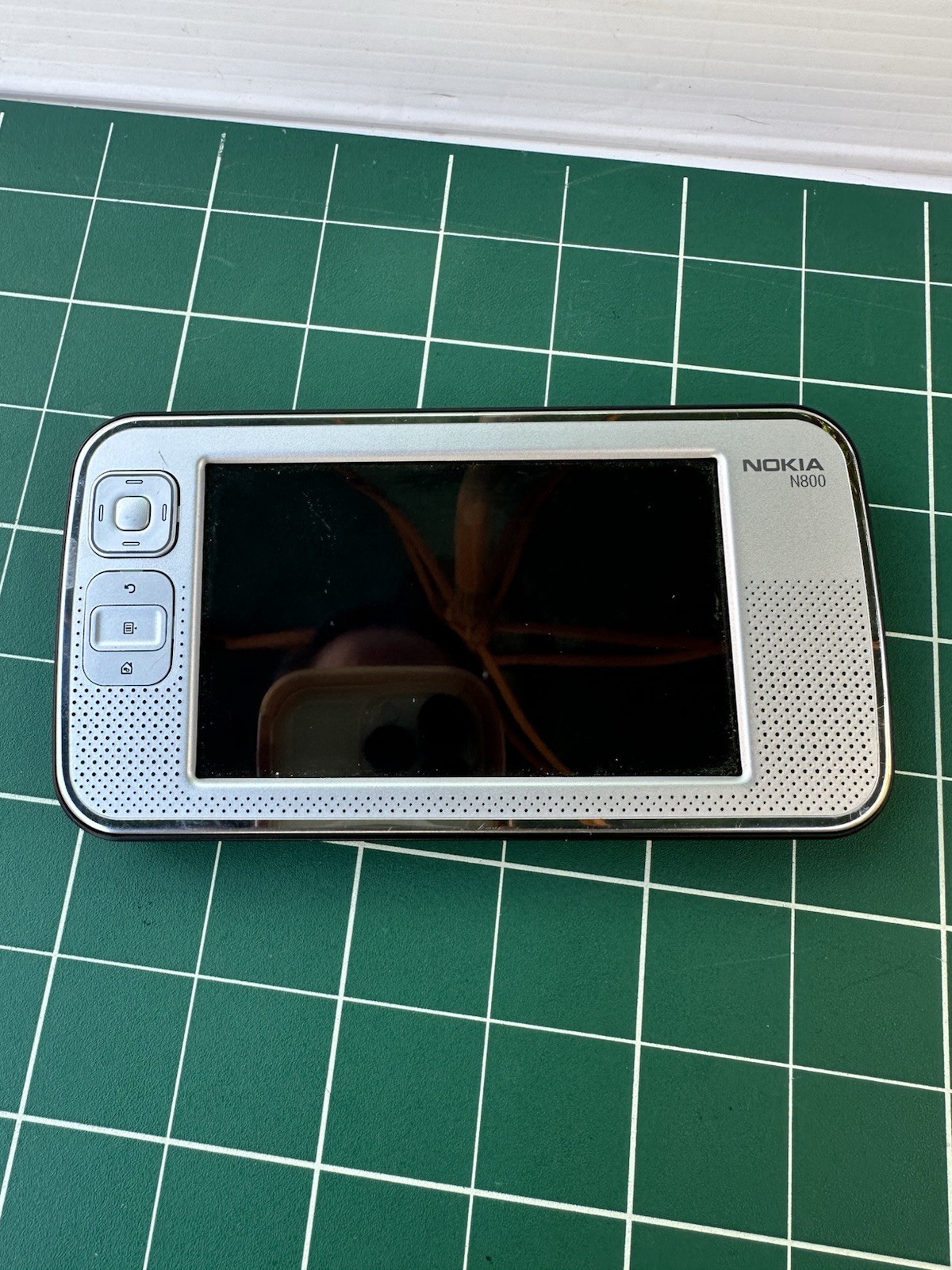 Nokia N800 RX-34 Tablet Silver Black Bluetooth Wi-Fi- No Charger- Untested! Bin7