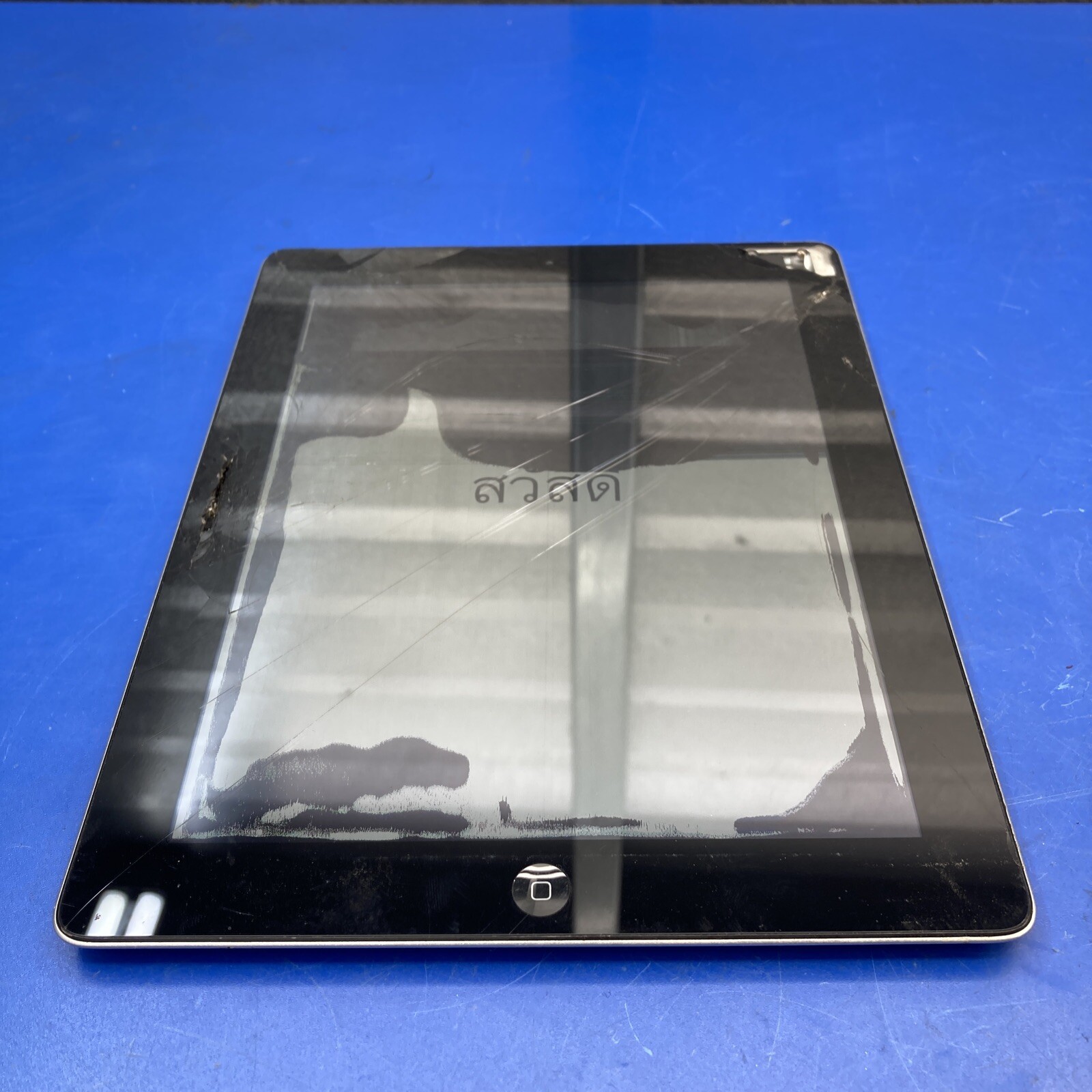 Apple iPad 4th Gen (A1460) Silver & Black – For Parts –