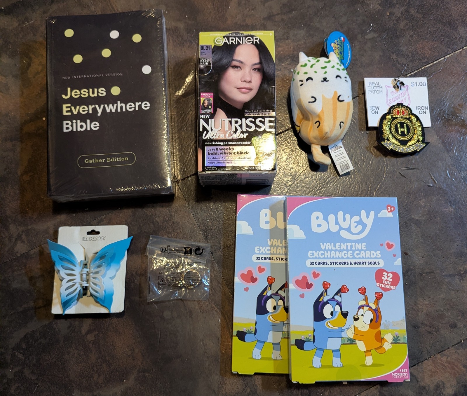 Mixed Lot General Merchandise 32 Pieces In All Holiday Beauty Toys Fast Shipping