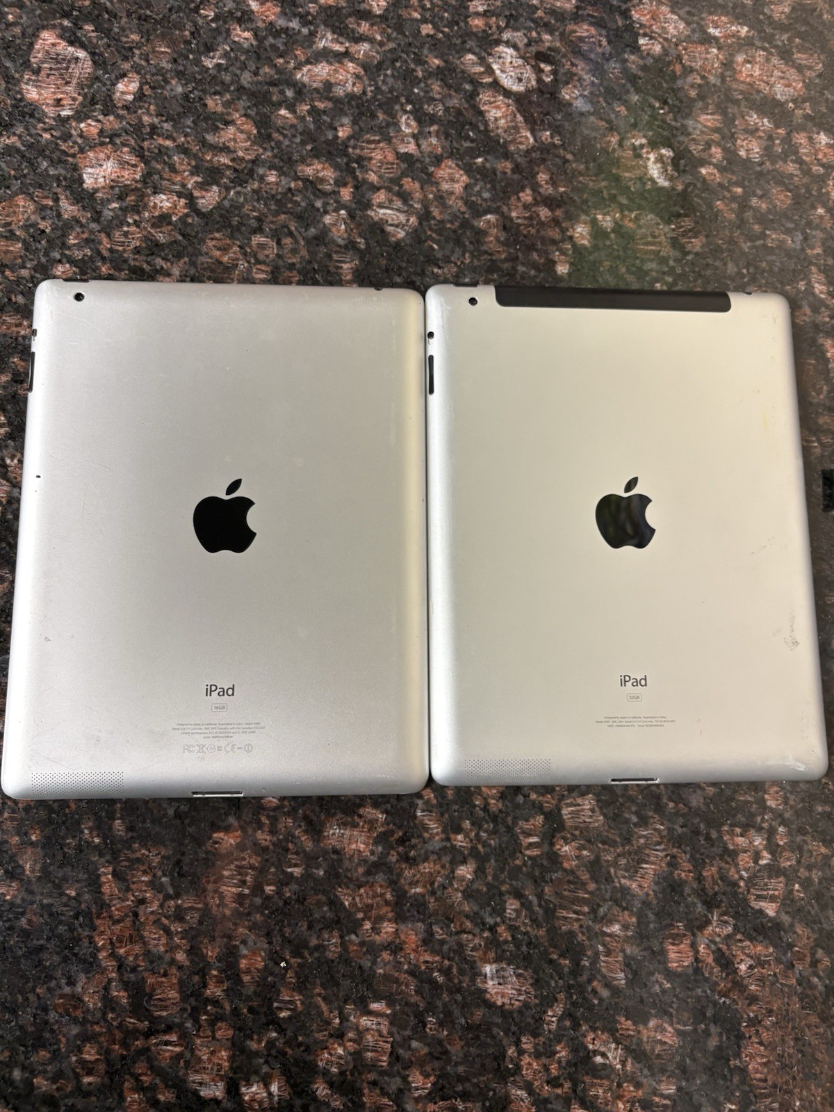 Apple iPad Wi‑Fi Tablet Lot of 2, Silver, 16GB & 32GB, 13in, A1396 (Parts)