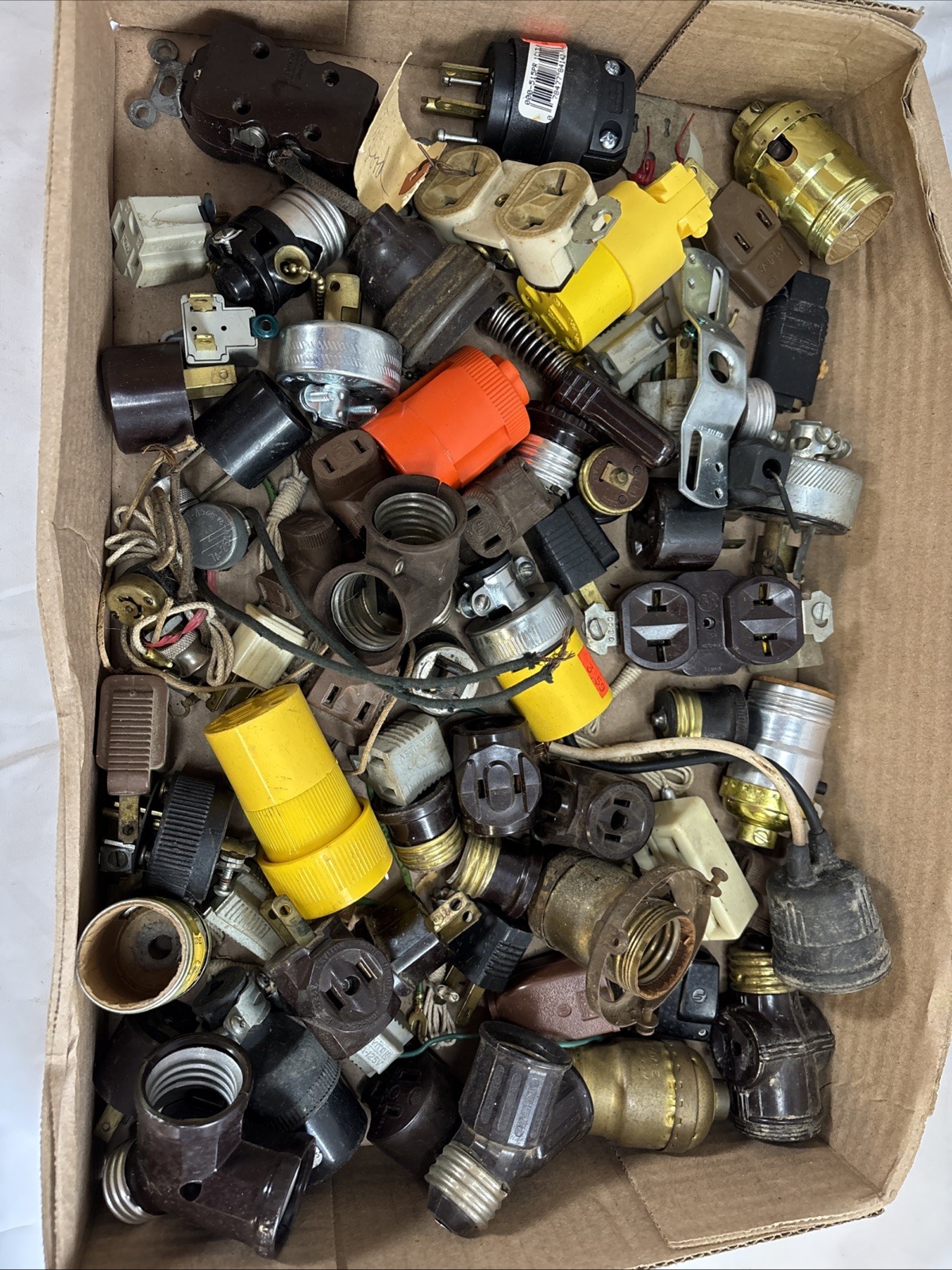Vintage Electronics Lamp Sockets Plugs Outlets Etc Untested Parts Lot Electrical