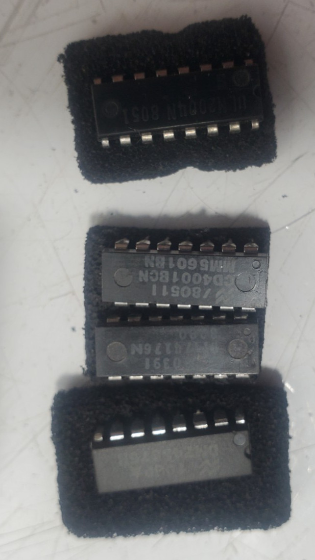 Lot of 31 Computer Electronics Semiconductors to Hex Triggers See pics Untested