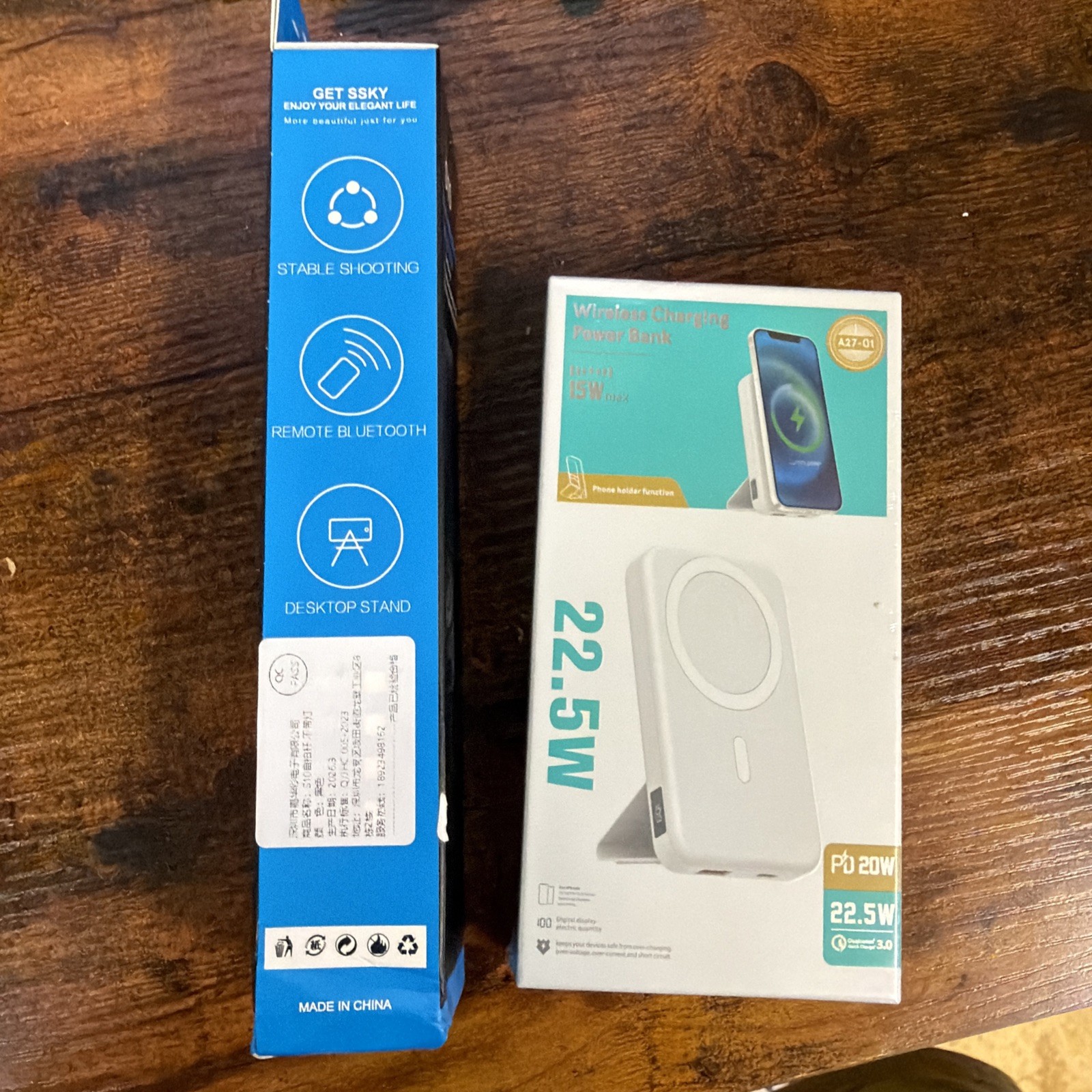 Selfie Stick and wireless battery with stand