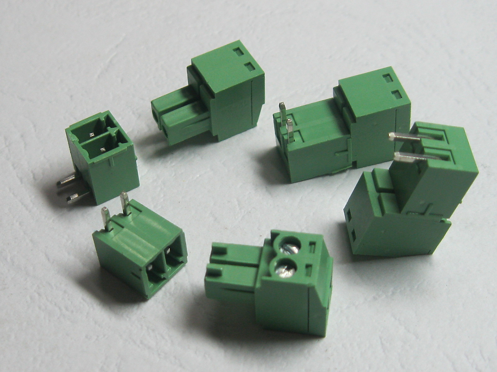 20 pcs Angle 90° 2 pin 3.5mm Screw Terminal Block Connector Pluggable Type Green