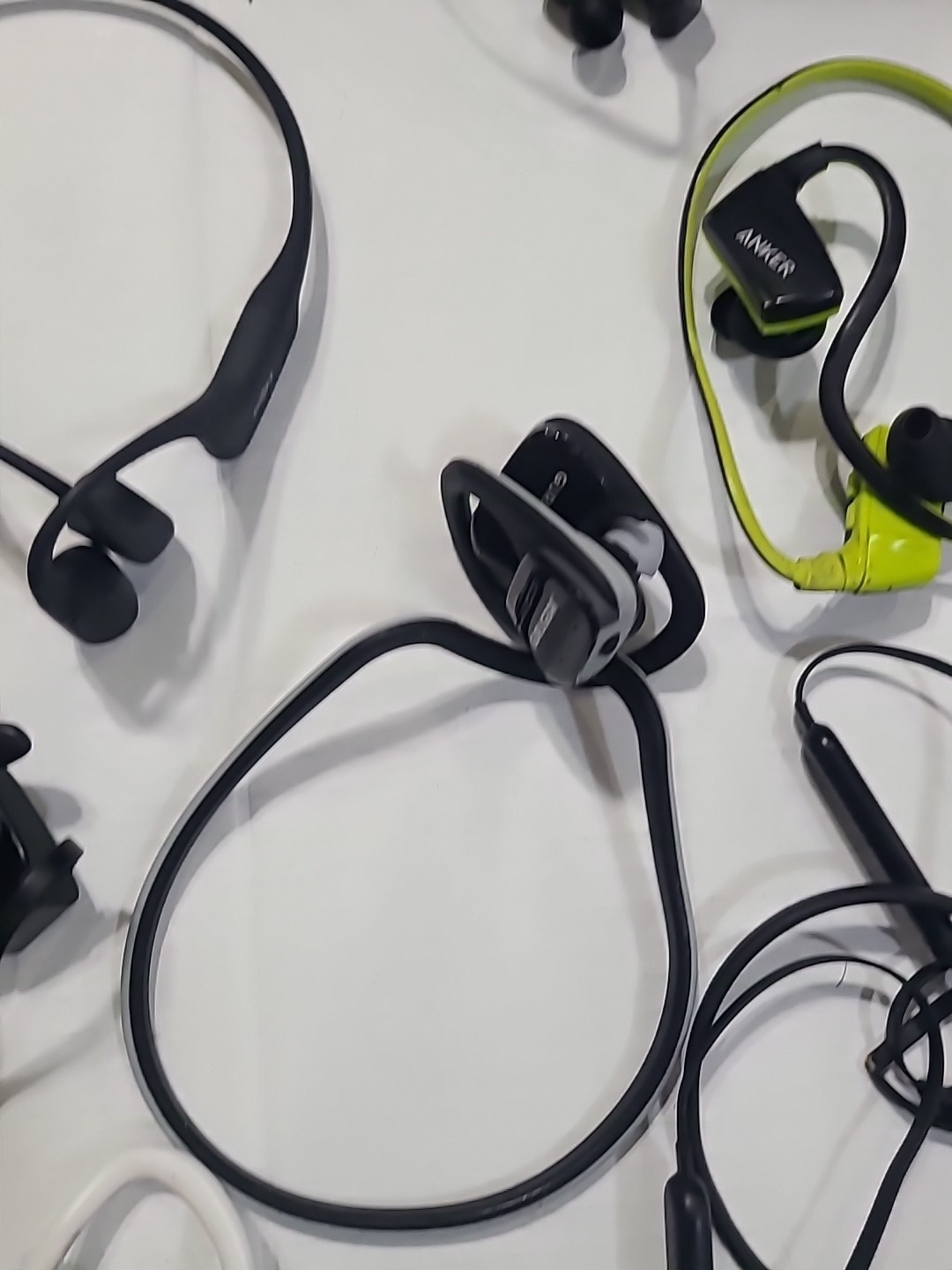 HUGE Mixed Lot of 30 Wireless Headphones Neckband Bose Sony Beats FOR PARTS ONLY