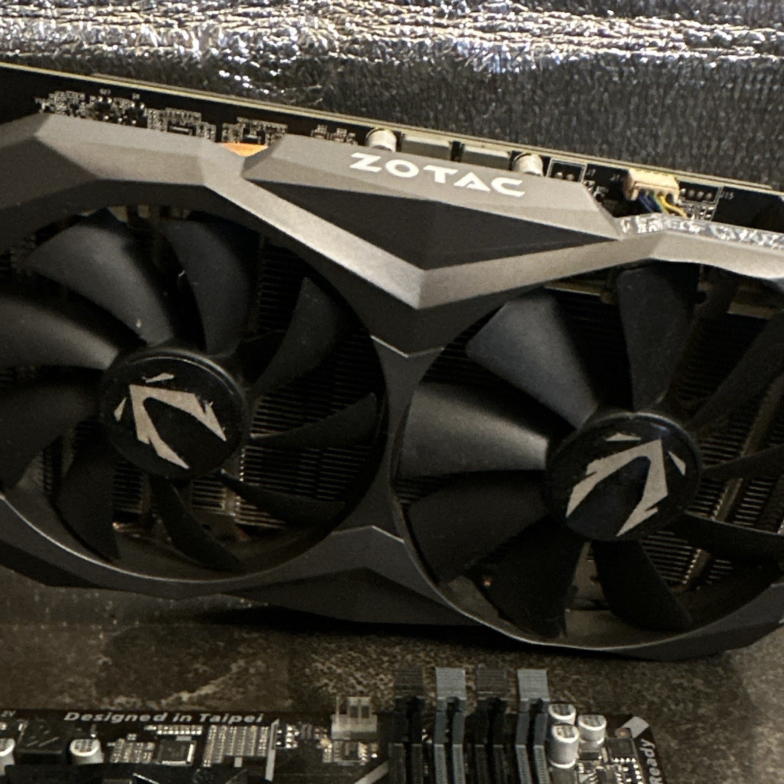 AMD Ryzen 7 3700X CPU + ZOTAC RTX 2060 6GB + WD Green 240GB SSD + Gigabyte b450m
