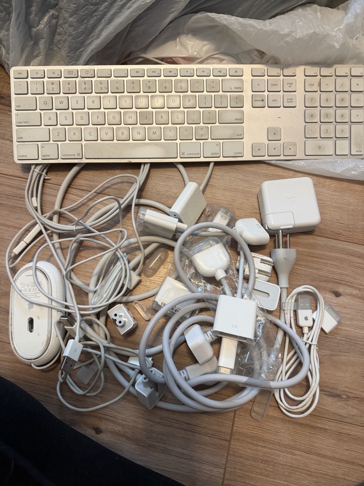 Apple accesory bundle lot. Keyboard, mouse, charger, adapters. Working & tested
