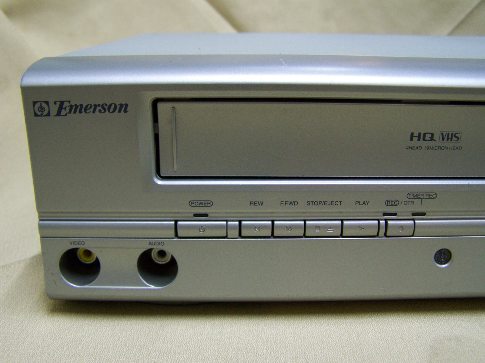 EMERSON EWD2004 DVD/VCR Combo Player DVD AS IS /VCR WORKS