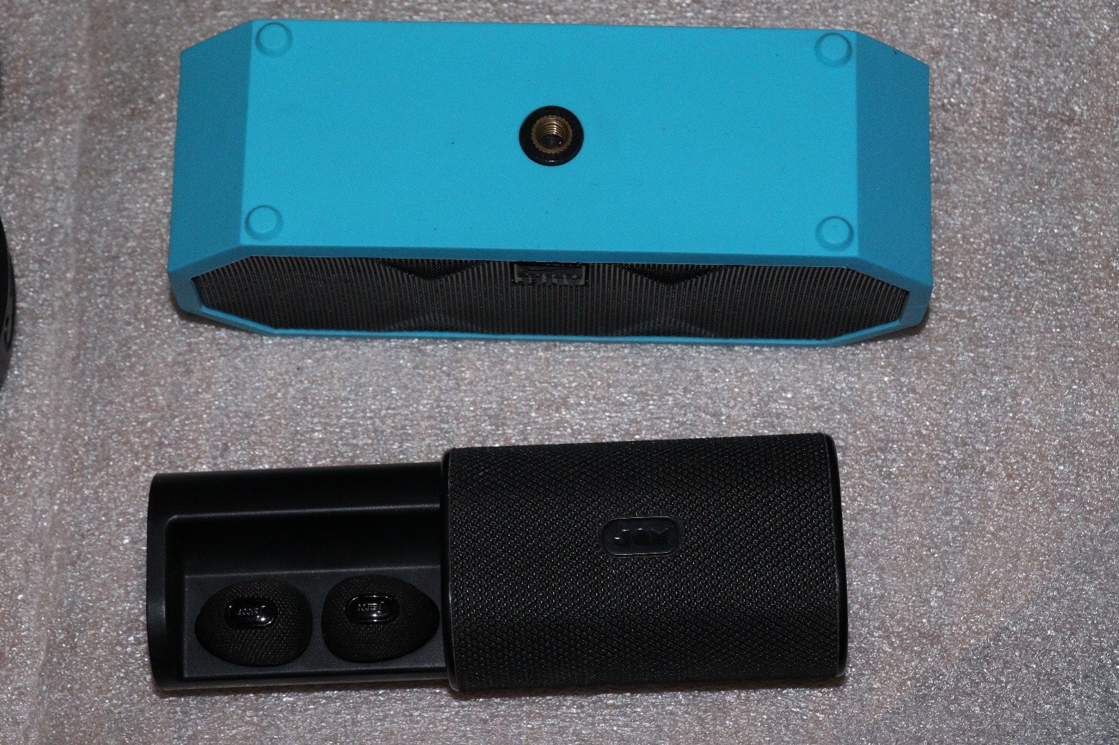 Junk Box of Bluetooth Headphones – Beats Altec-Lansing BlueParrott