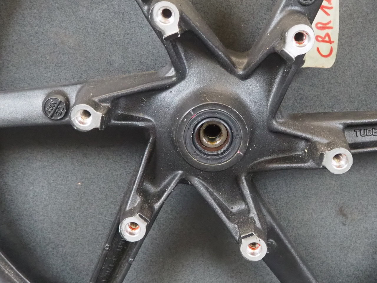 Front wheel HONDA CBR125 04-07 44650-KPP-860ZA 17956