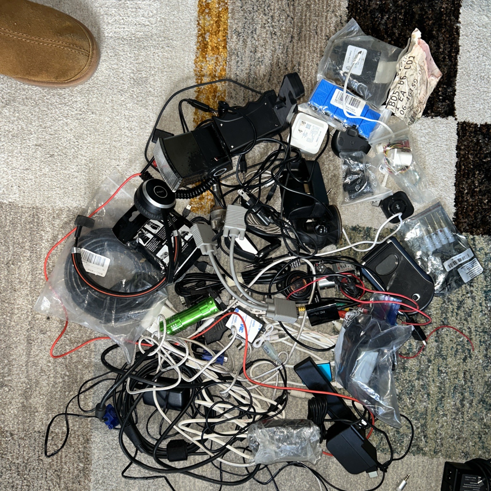 Lot Of 40+ Electronic Cords, Adapters, Cables, Devices Resellers Mix