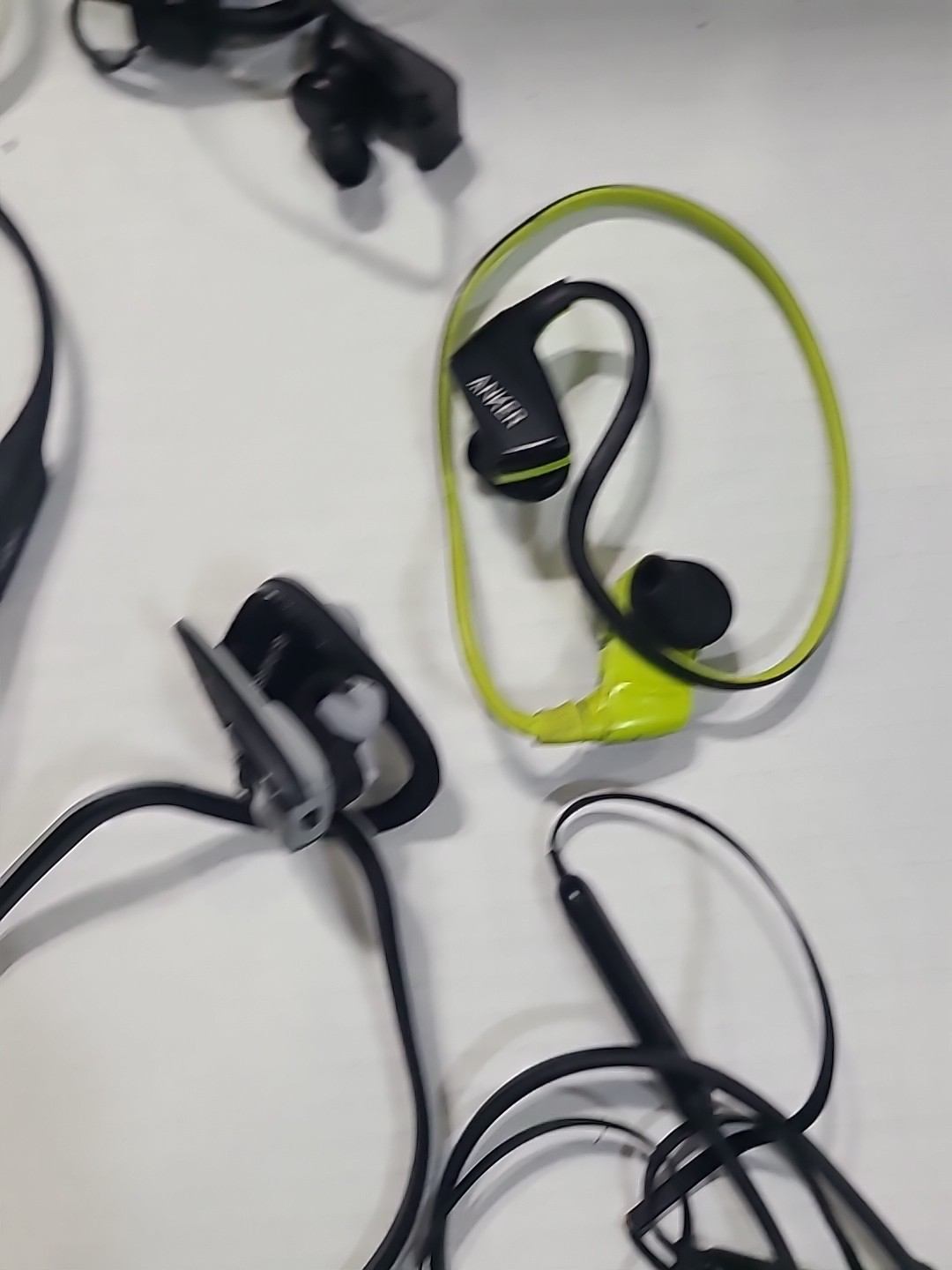 HUGE Mixed Lot of 30 Wireless Headphones Neckband Bose Sony Beats FOR PARTS ONLY