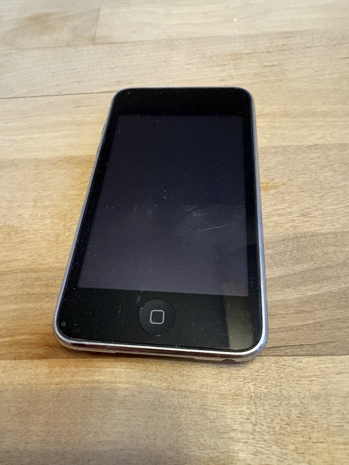 Apple Technology Lot 2 I Pads, 1 I POD, 1 I PHONE 4