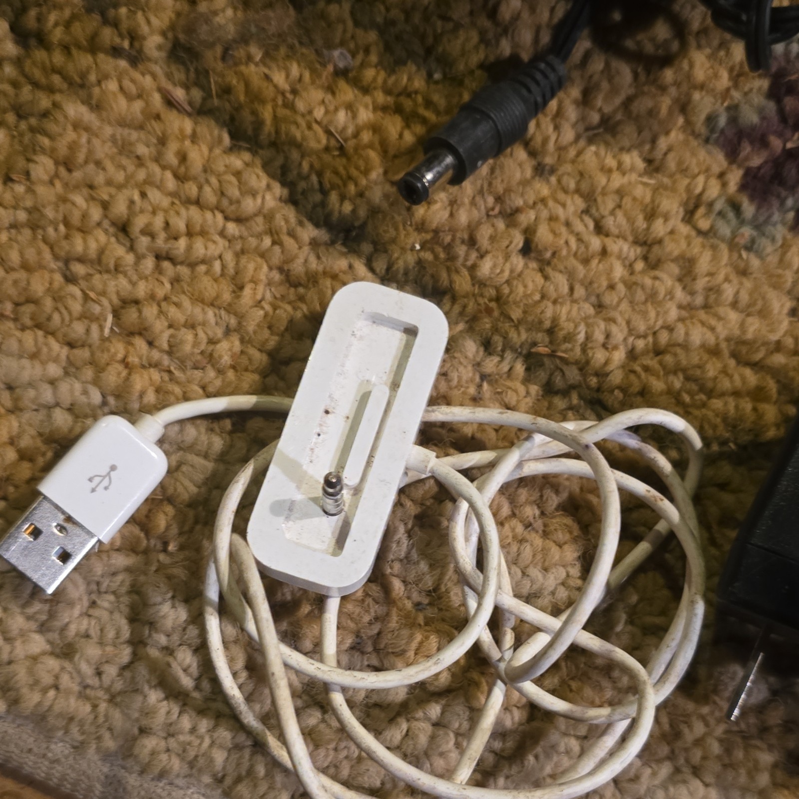 LARGE ASSORTMENT of Older Tech wires/chargers /power Cords /micro USB /others