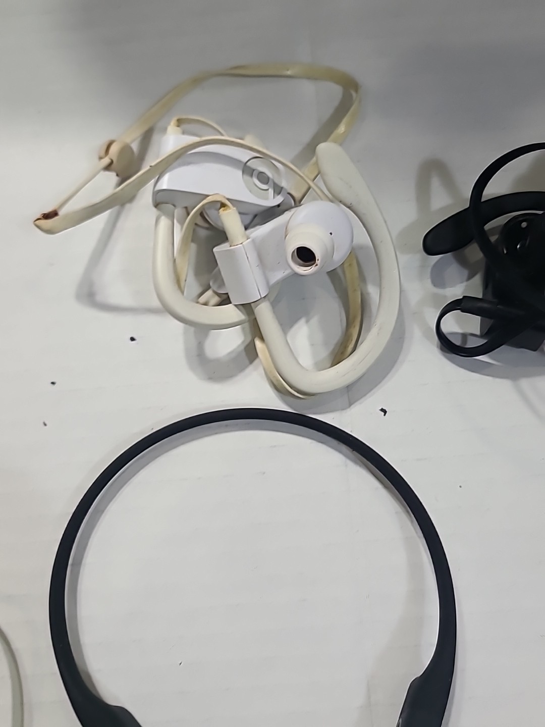 HUGE Mixed Lot of 30 Wireless Headphones Neckband Bose Sony Beats FOR PARTS ONLY