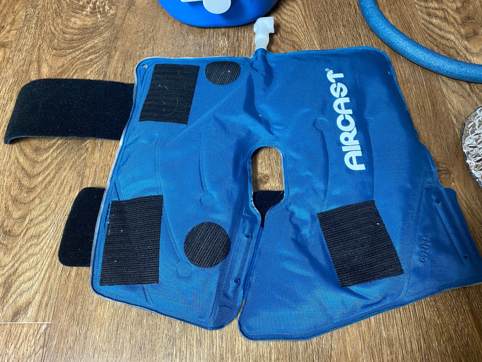 Aircast Cryo/Cuff Ice Therapy Gravity Cooler, Hose, Med Knee Cuff, Complete Set
