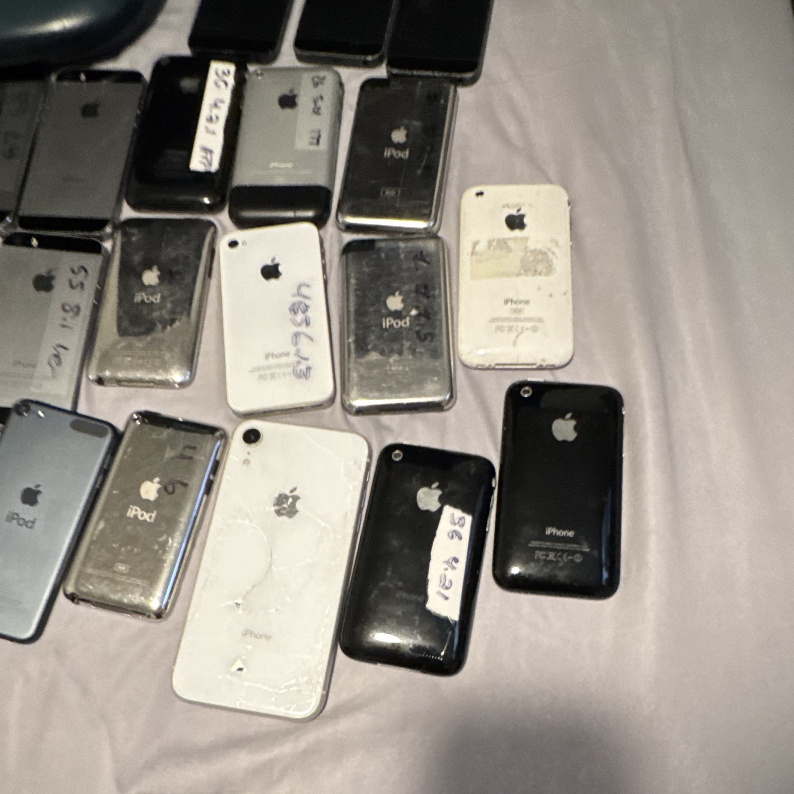 Apple Mixed Lot w/ Assorted iPhone, iPod, & other Devices.